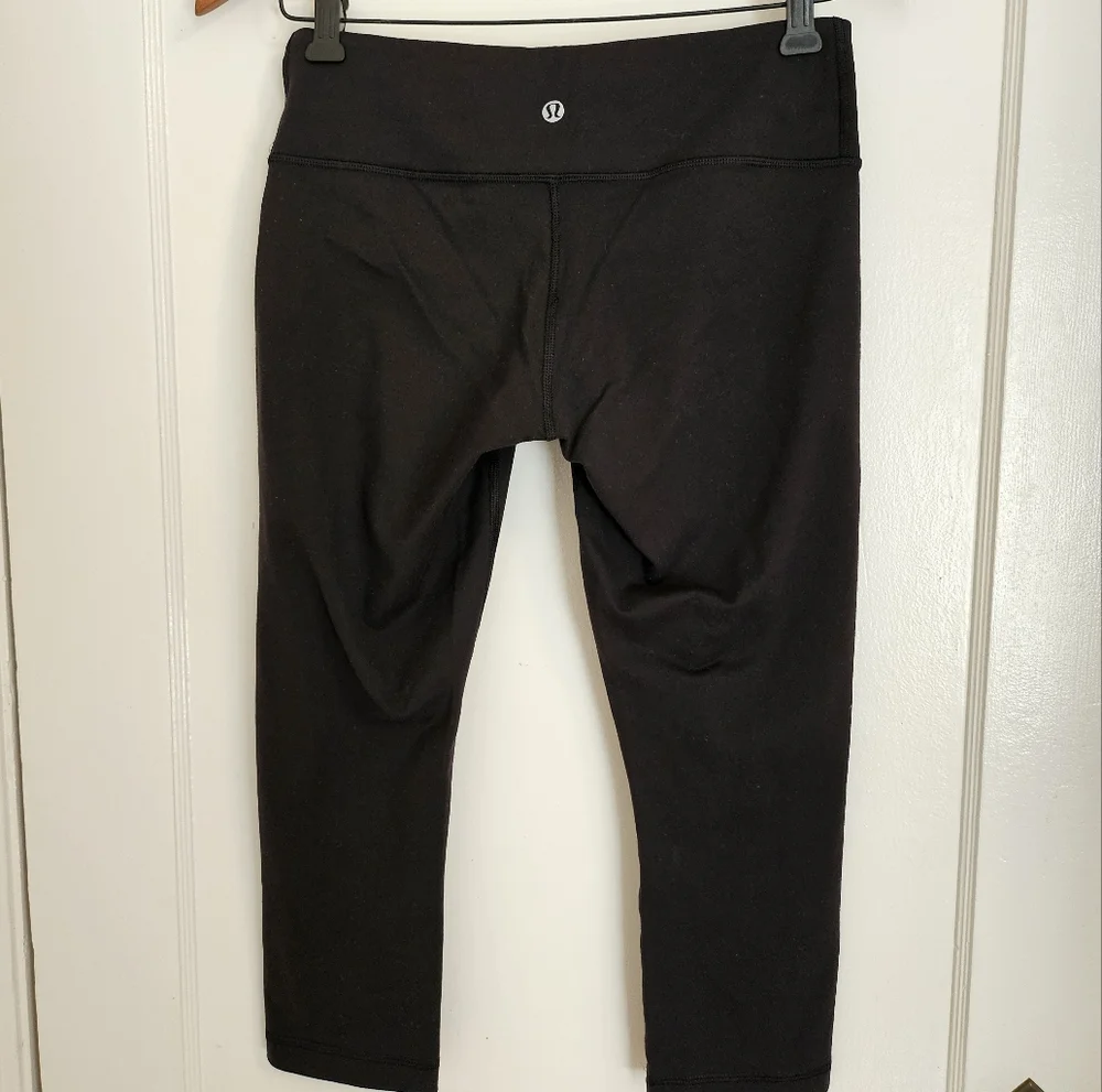 💜 Lululemon sz6 Wunder Under Crop 21" in black - Picture 4 of 10